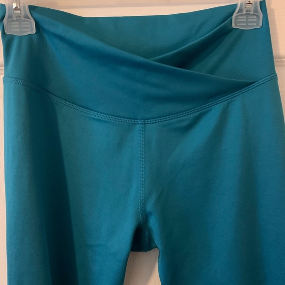 MIKA Yoga Wear Aqua Leggings - Picture 2 of 8